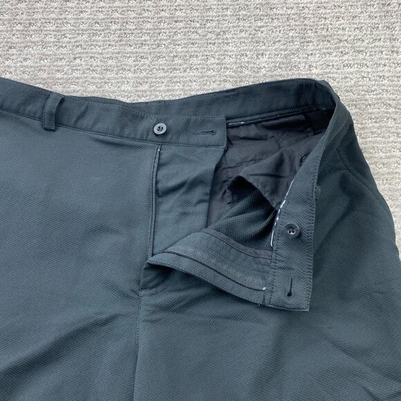 Nike Golf Shorts Size 34 Medium M Black Golfing Golfer Activewear Sports Casual - Picture 3 of 13